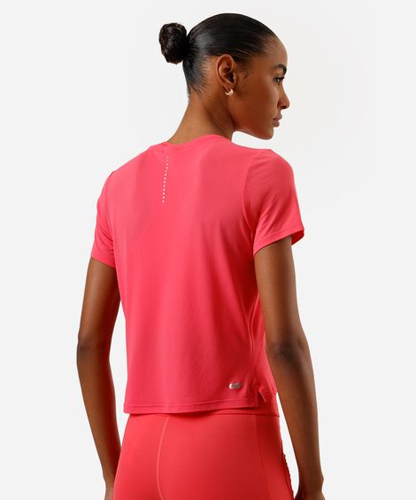camiseta cropped feminina esportiva com recorte rosa