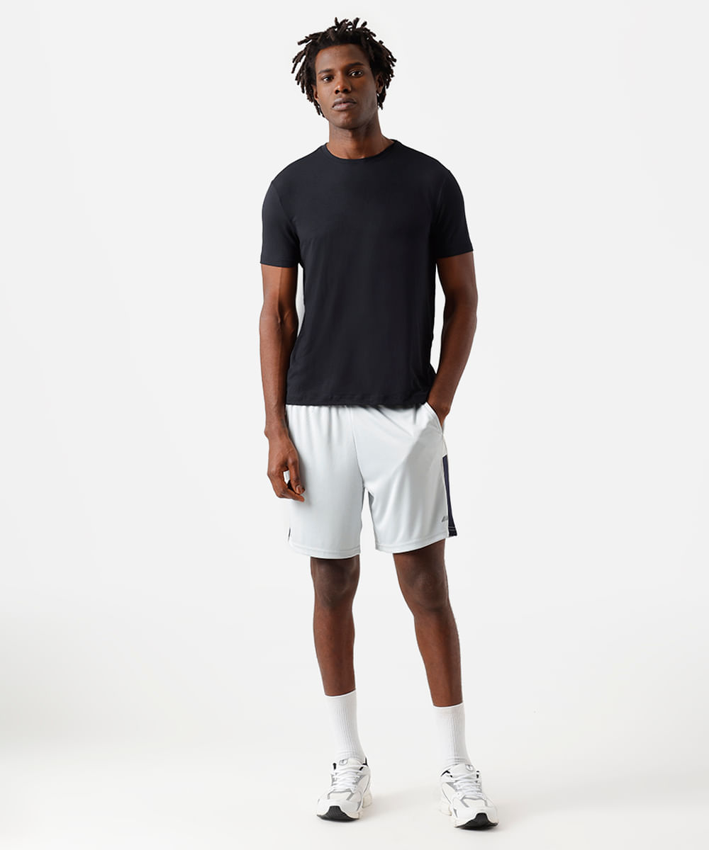 short masculino esportivo com recortes e nervuras cinza