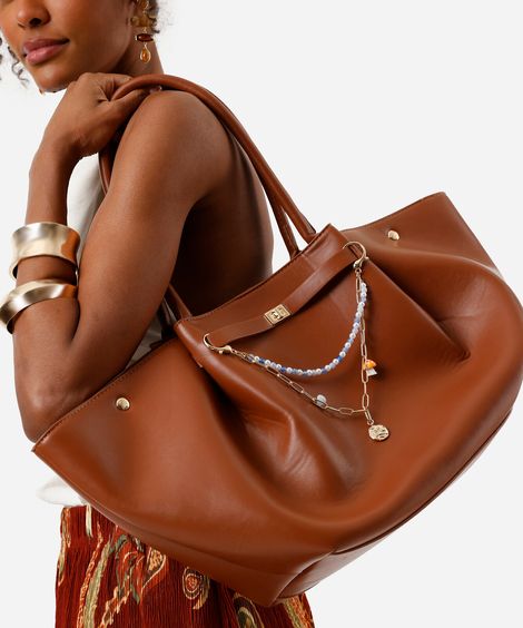 chaveiro bag charm com pérolas e cogumelo dourado