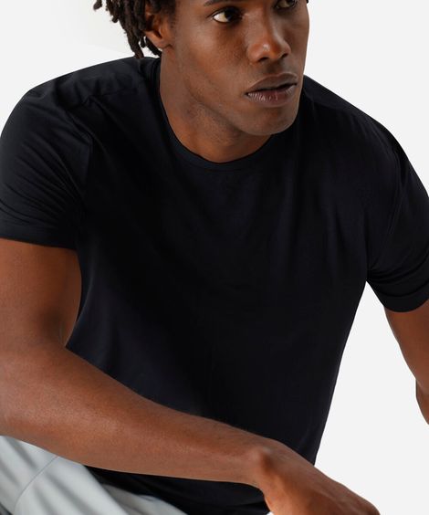 camiseta masculina esportiva básica preta