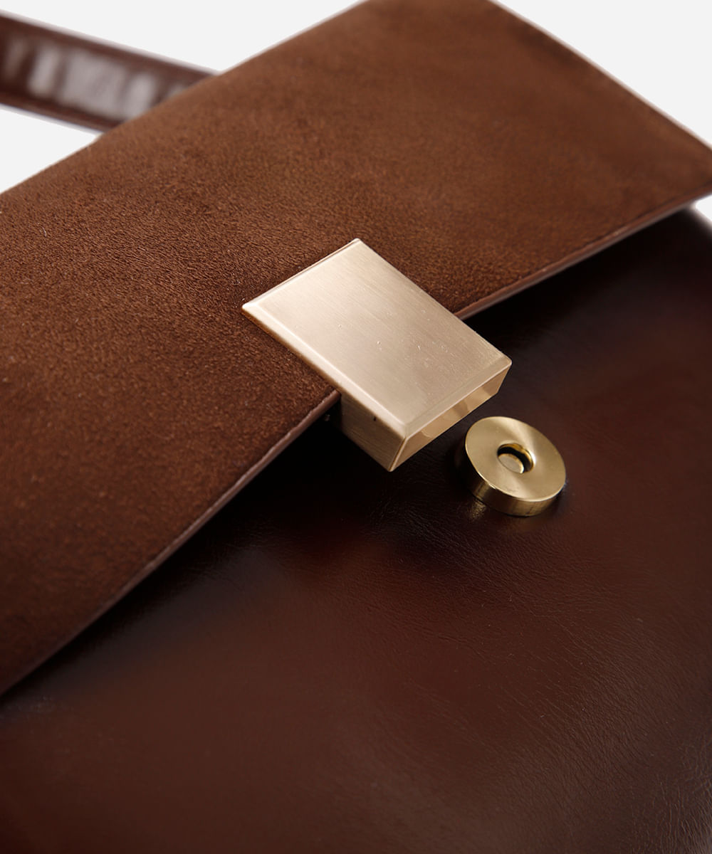 bolsa shoulder estruturada texturizada marrom