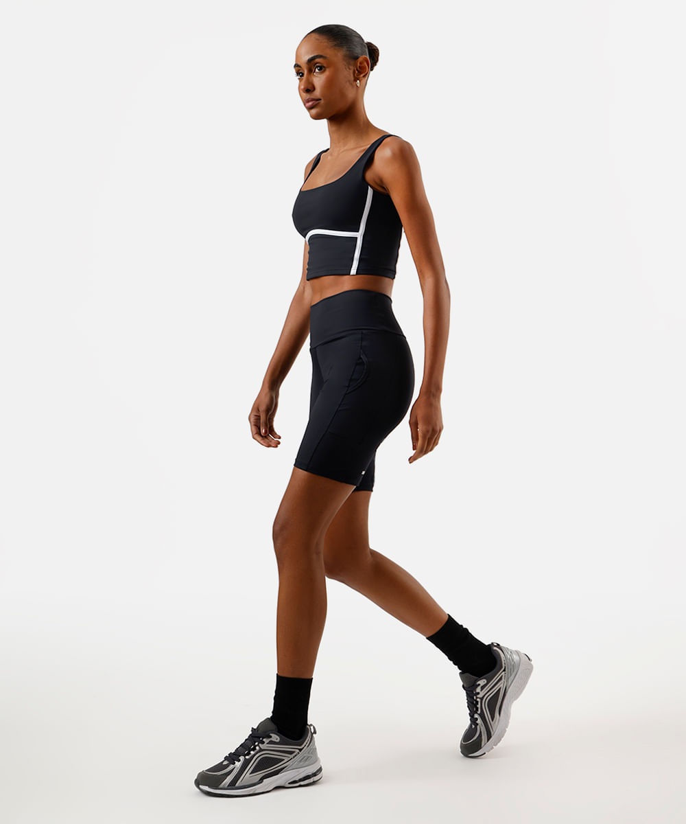 bermuda running feminina esportiva com bolsos e refletivos preta