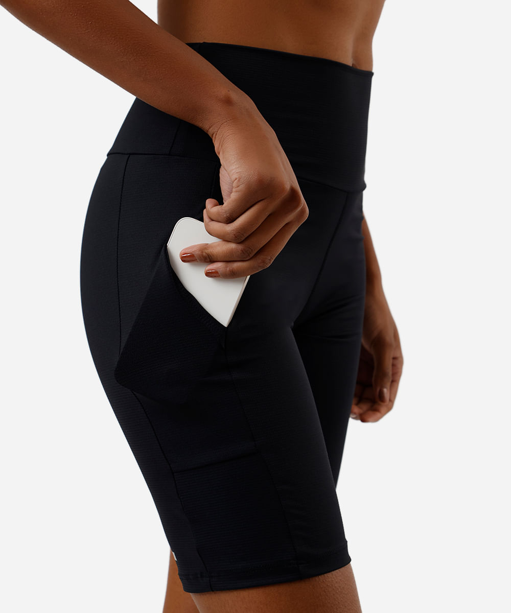 bermuda running feminina esportiva com bolsos e refletivos preta