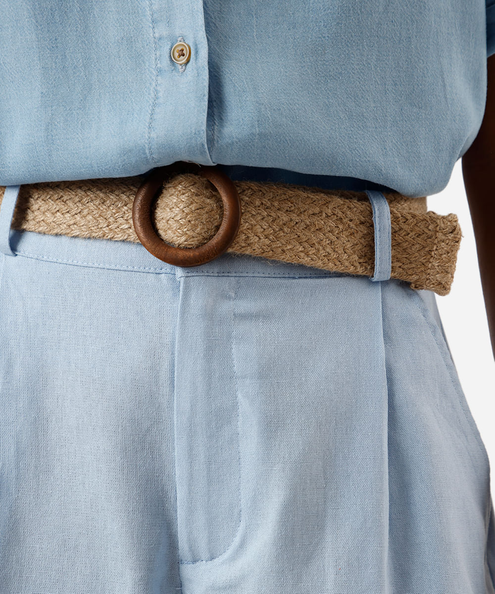 short feminino com linho cintura alta e cinto azul