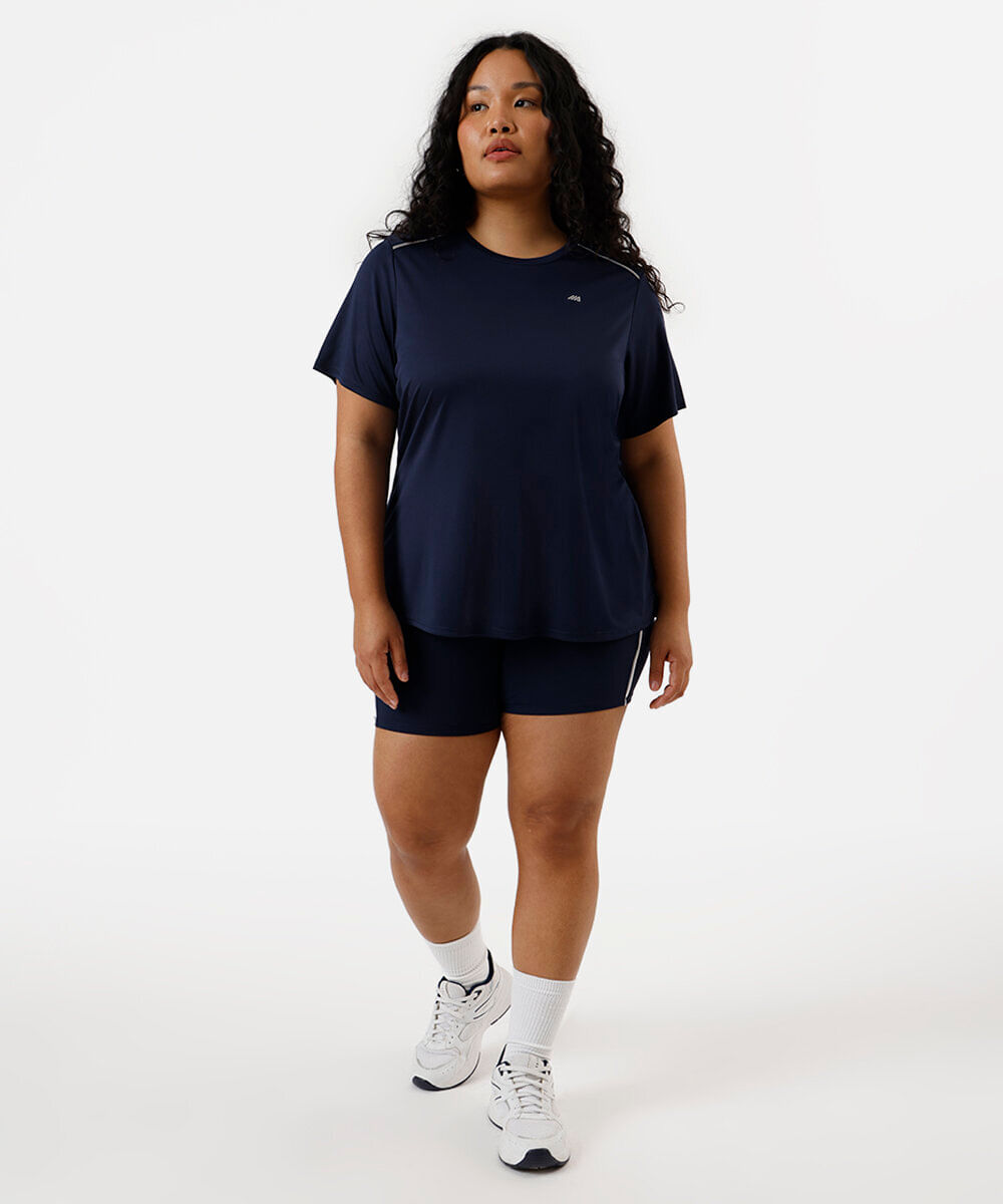 camiseta feminina esportiva com refletivos plus size azul