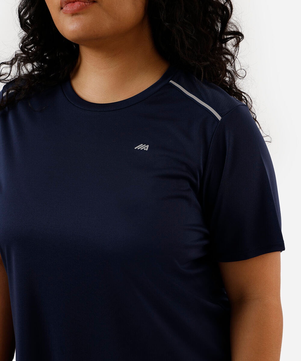 camiseta feminina esportiva com refletivos plus size azul