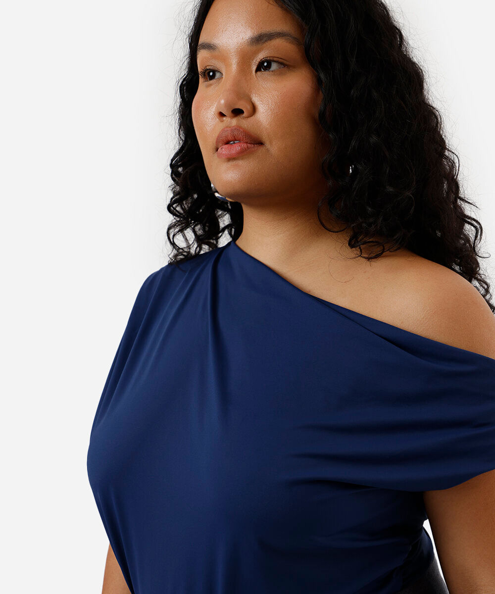 blusa feminina de poliamida assimétrica franzida plus size azul