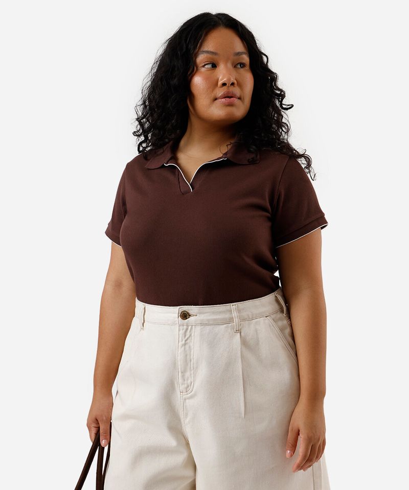 polo feminina canelada manga curta plus size marrom