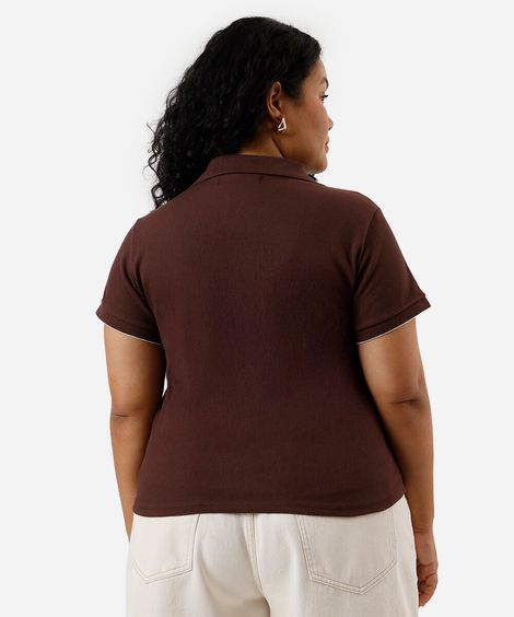polo feminina canelada manga curta plus size marrom