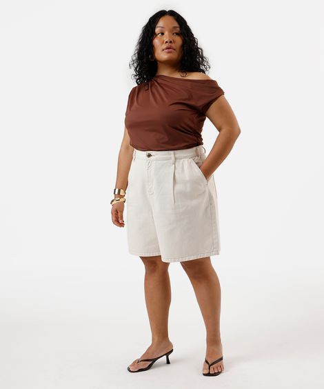 bermuda feminina de sarja com pregas plus size bege
