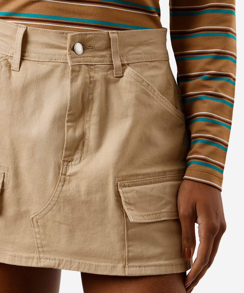 short saia cargo feminino de sarja cintura média bege