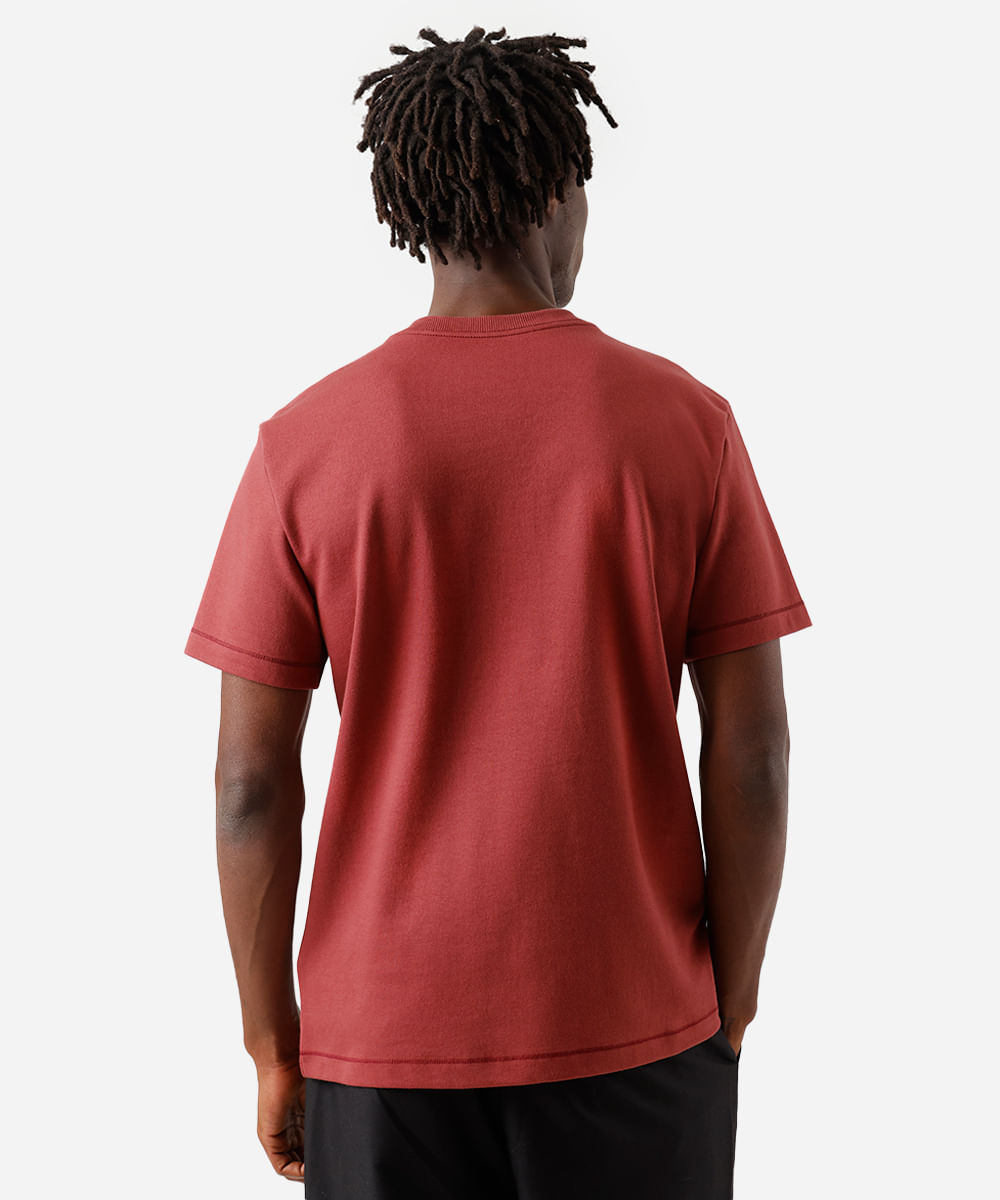 camiseta masculina com algodão e bordado vermelha