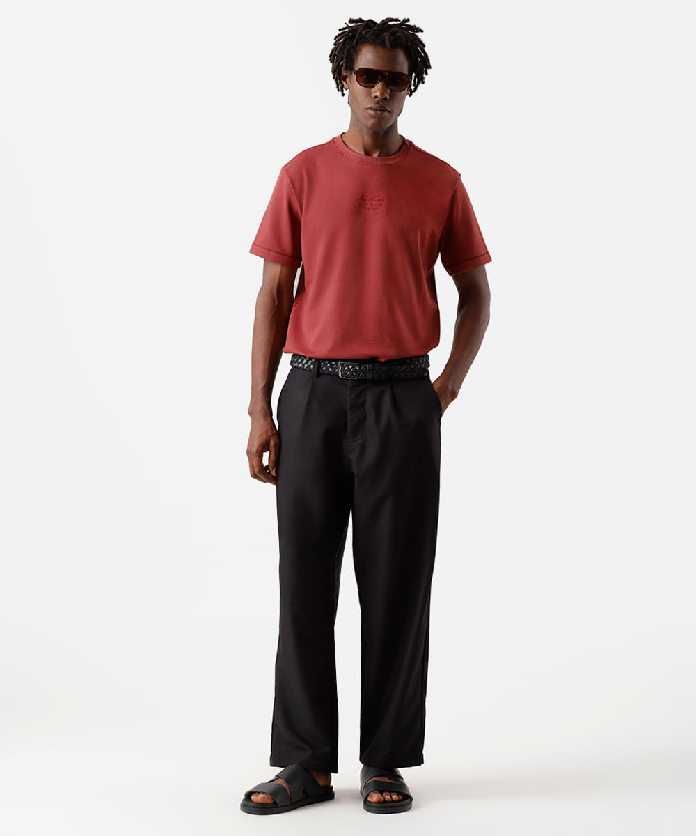 camiseta masculina com algodão e bordado vermelha