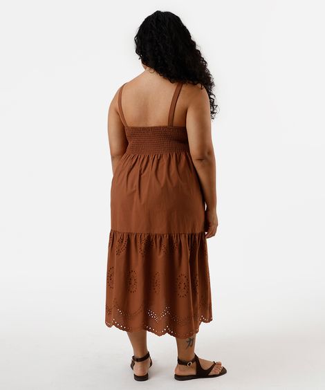 vestido midi feminino com recortes plus size marrom