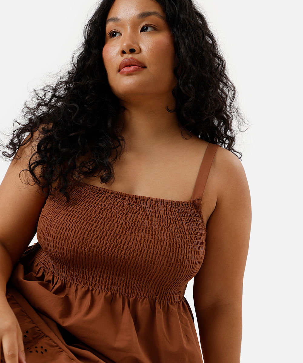 vestido midi feminino com recortes plus size marrom