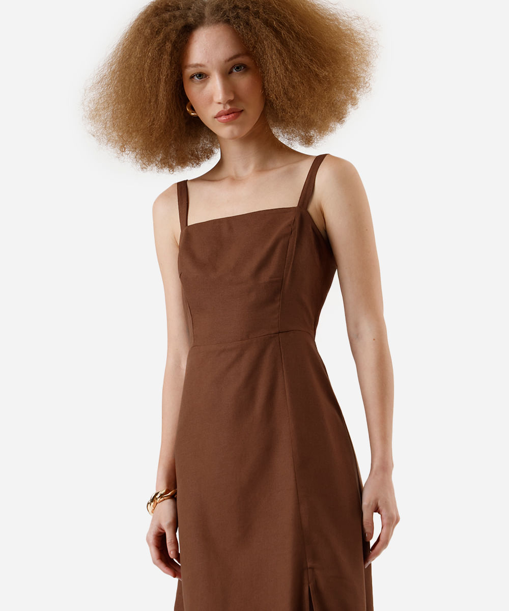 vestido midi feminino com linho e fenda marrom
