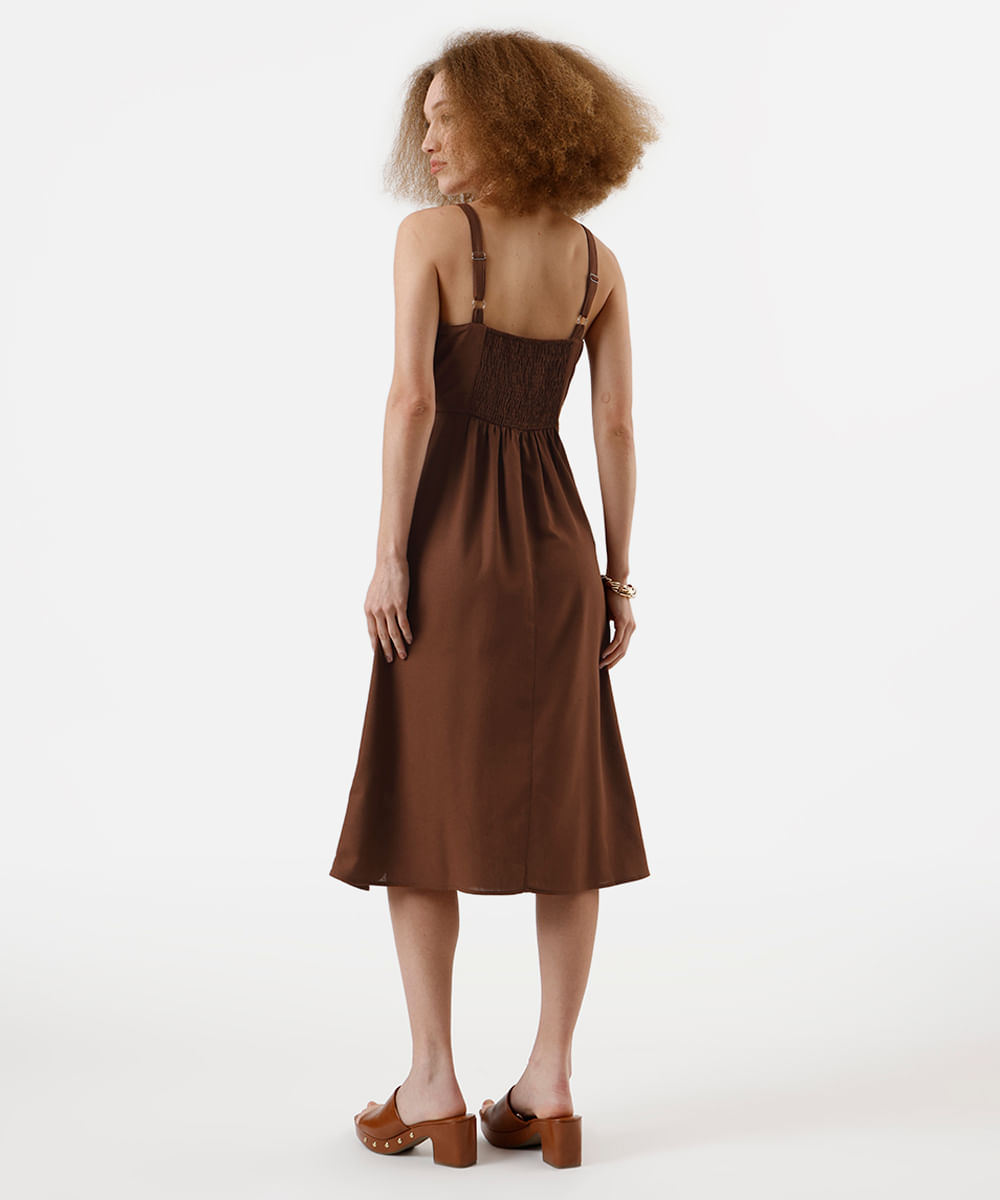 vestido midi feminino com linho e fenda marrom