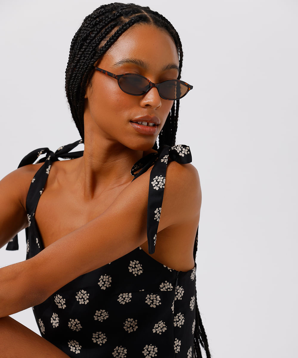 vestido curto feminino evasê decote v floral acetinado mindset preto