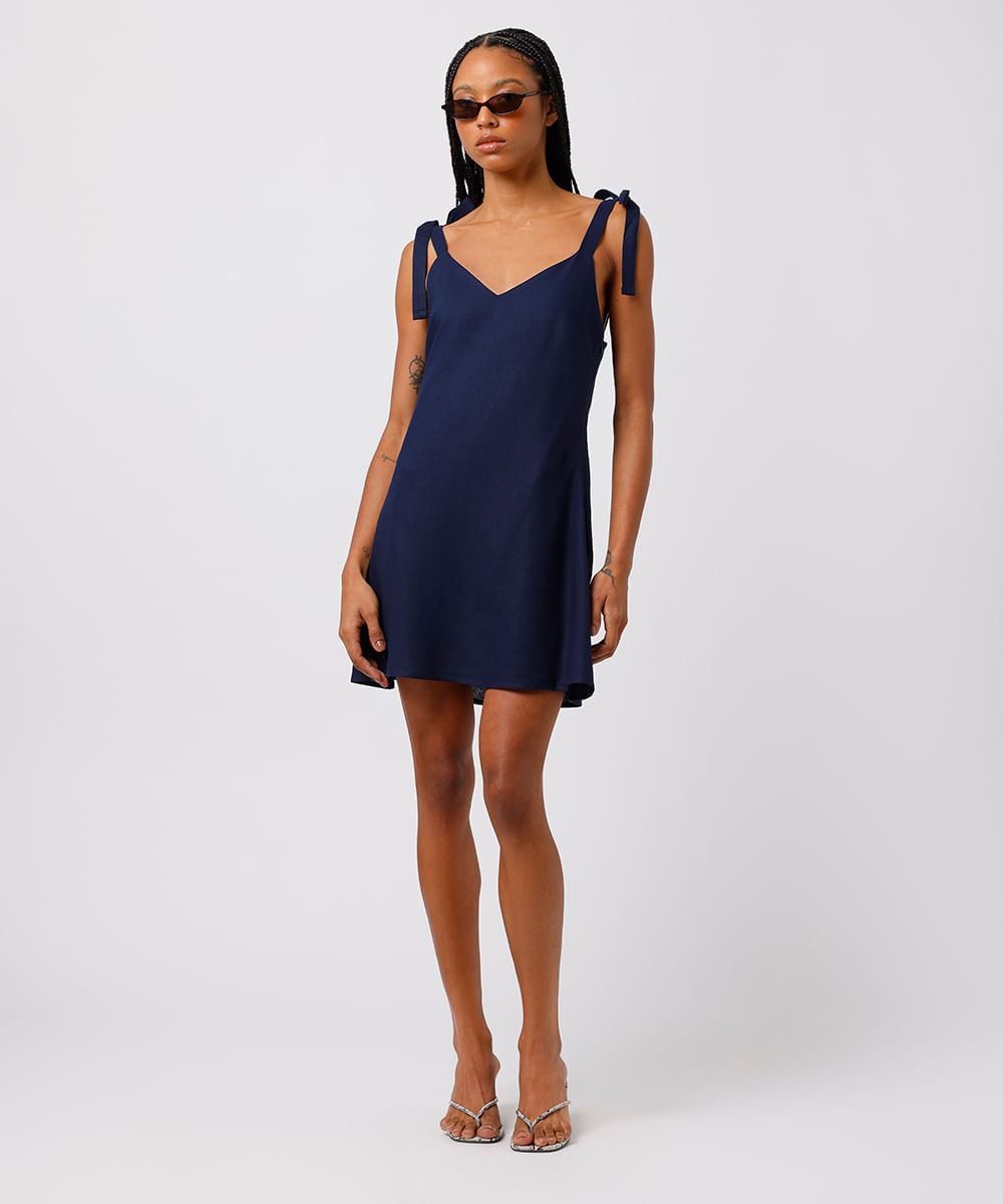 vestido curto feminino evasê decote v com linho mindset azul