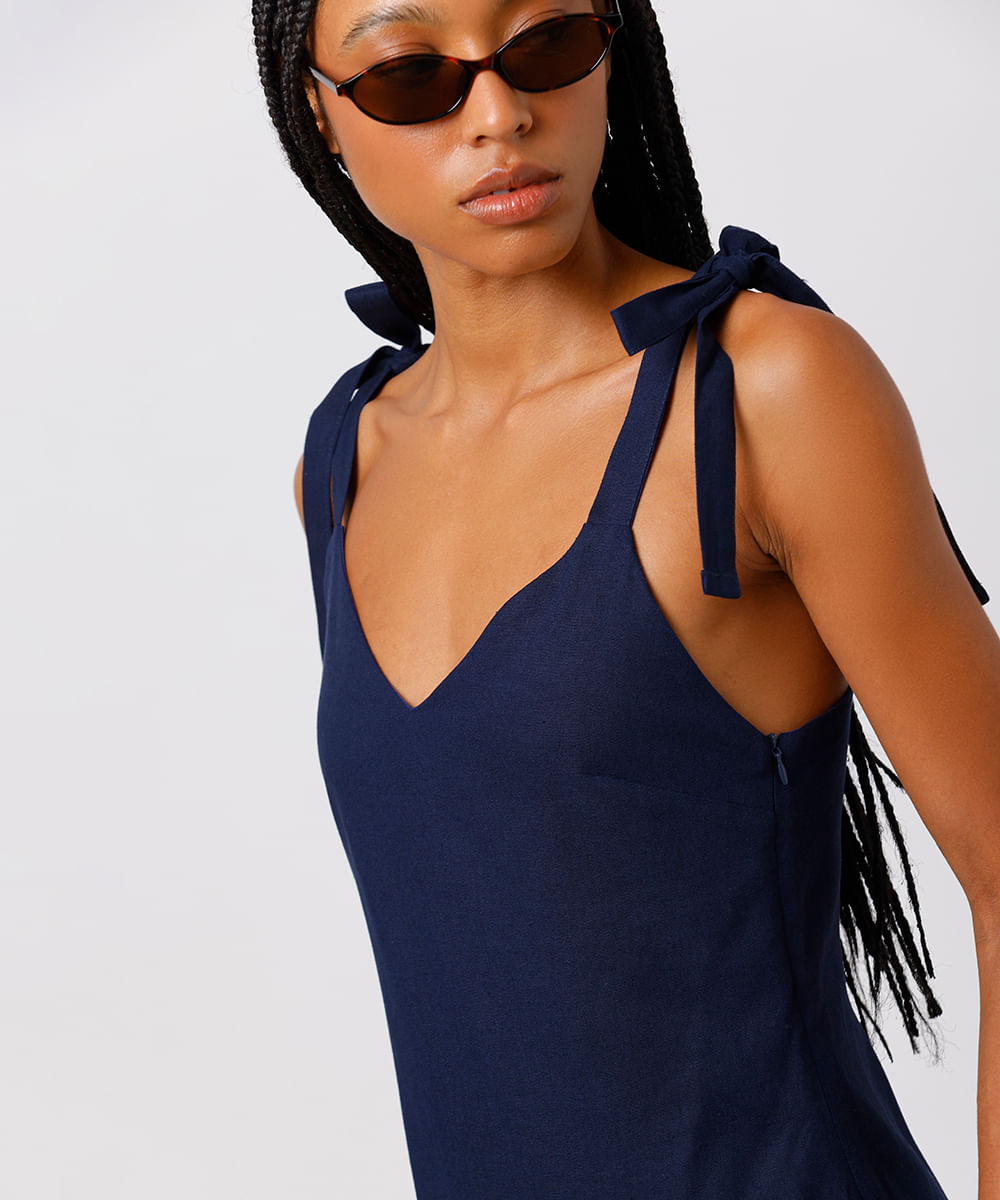 vestido curto feminino evasê decote v com linho mindset azul