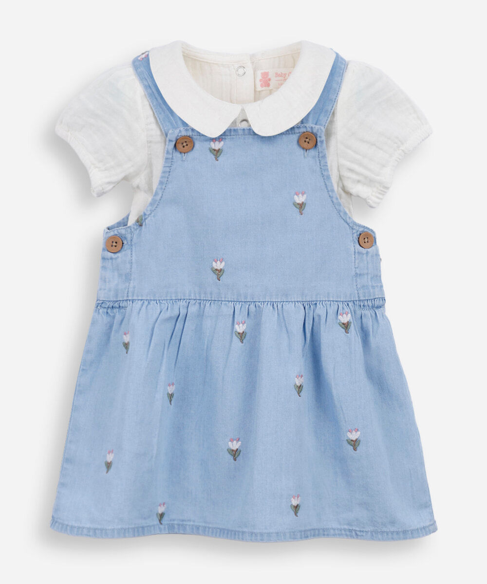salopete infantil jeans com bordado floral e body azul