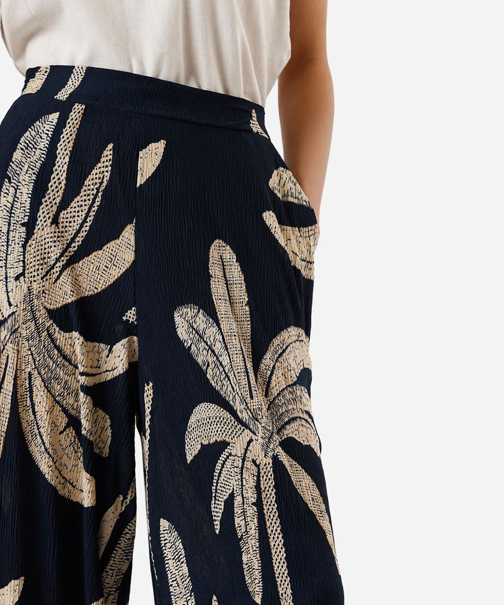 calça wide leg feminina texturizada folhagens azul