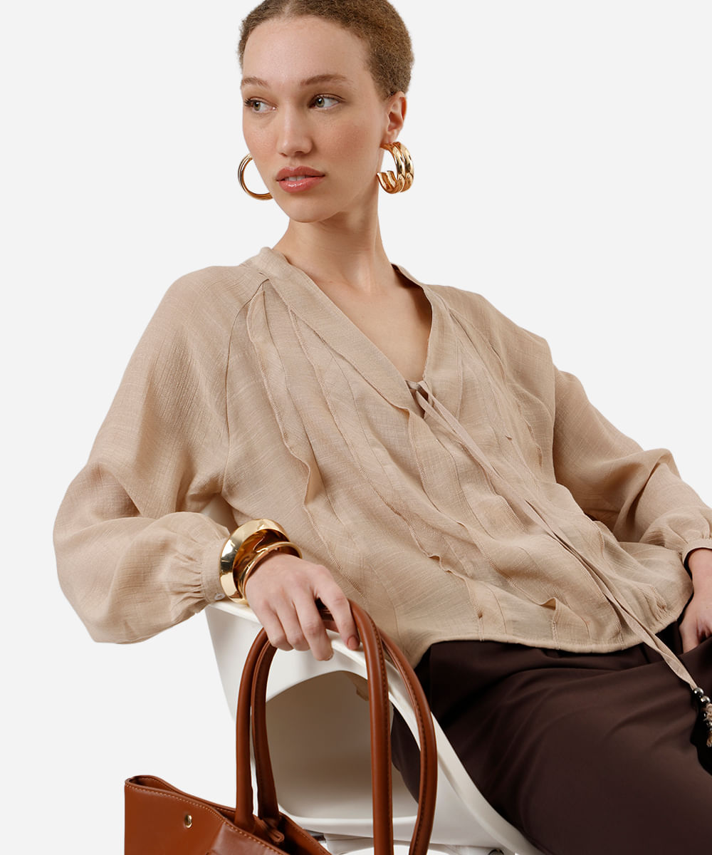 bata feminina com viscose e babados bege