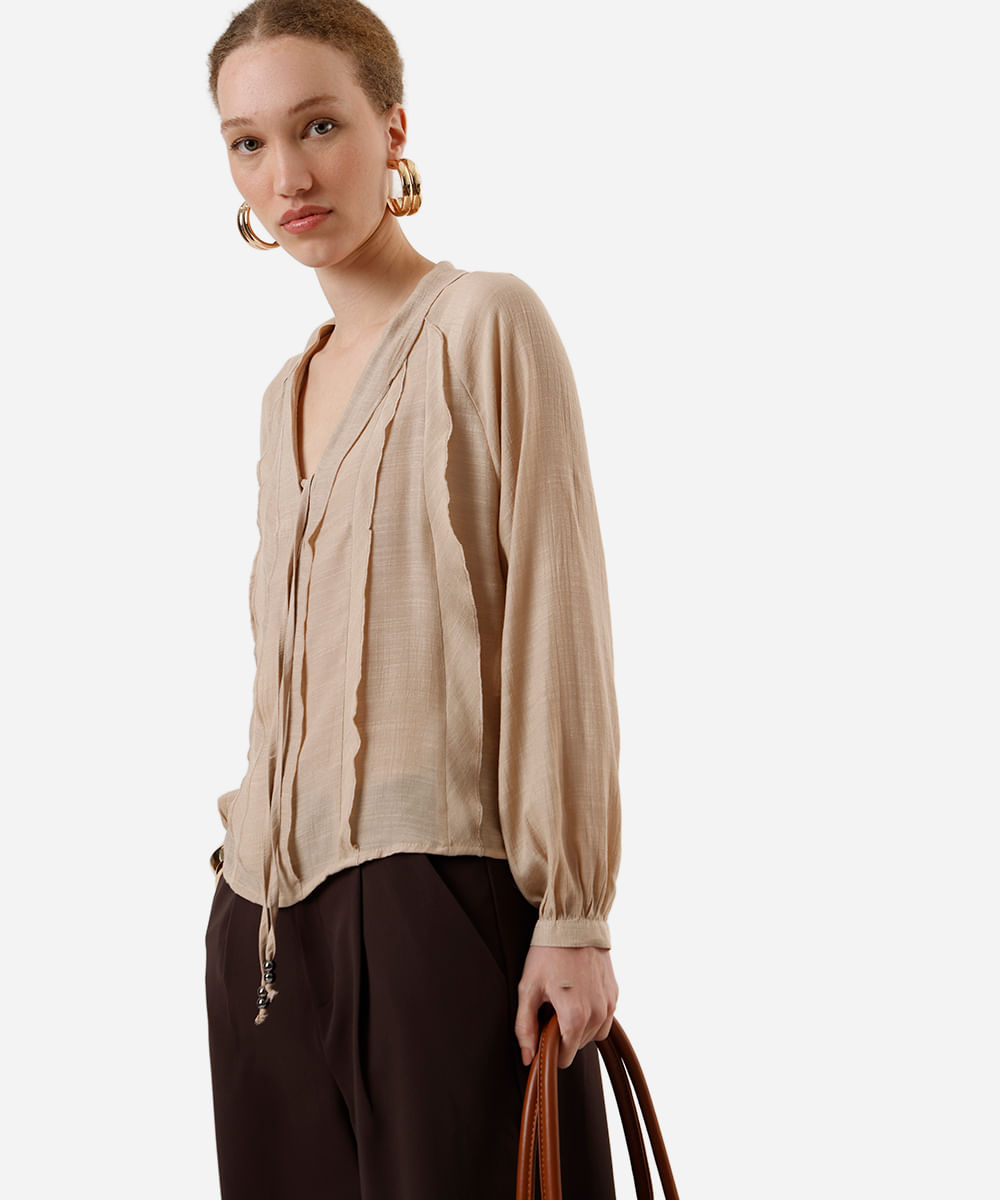 bata feminina com viscose e babados bege