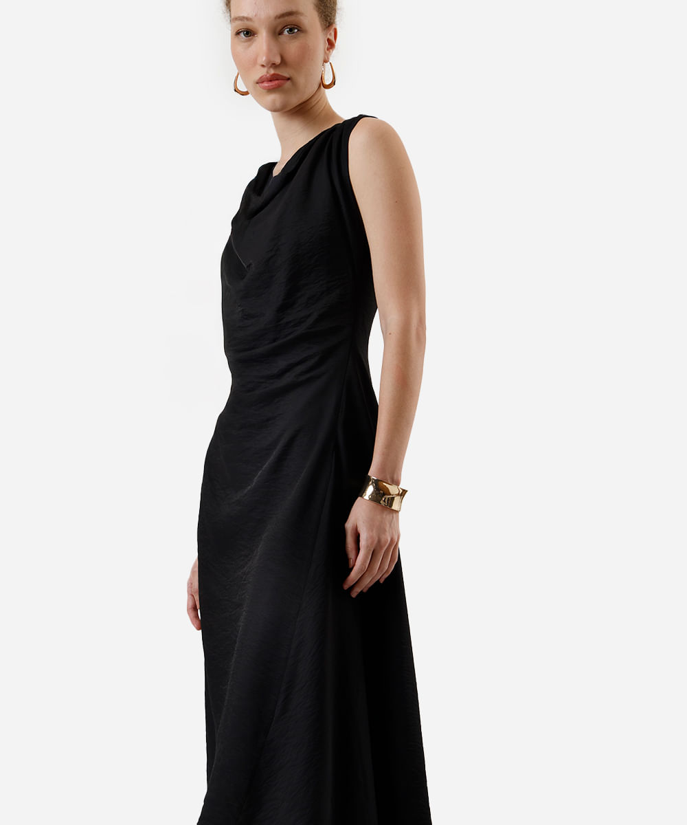 vestido midi feminino com viscose e franzidos decote degagê preto