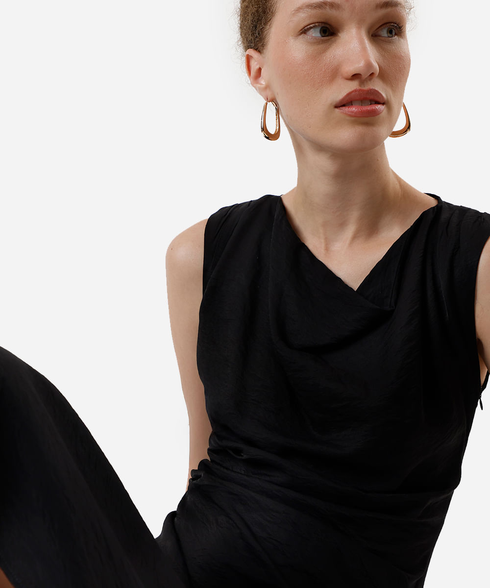 vestido midi feminino com viscose e franzidos decote degagê preto