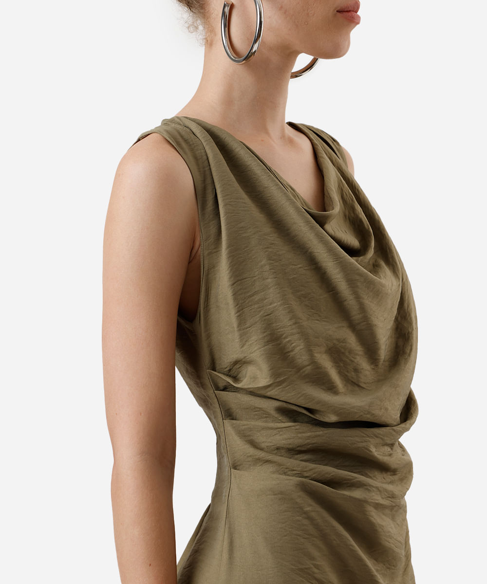 vestido midi feminino com viscose e franzidos decote degagê verde