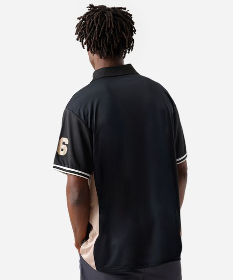 camiseta masculina esportiva com gola e recorte estampada preta