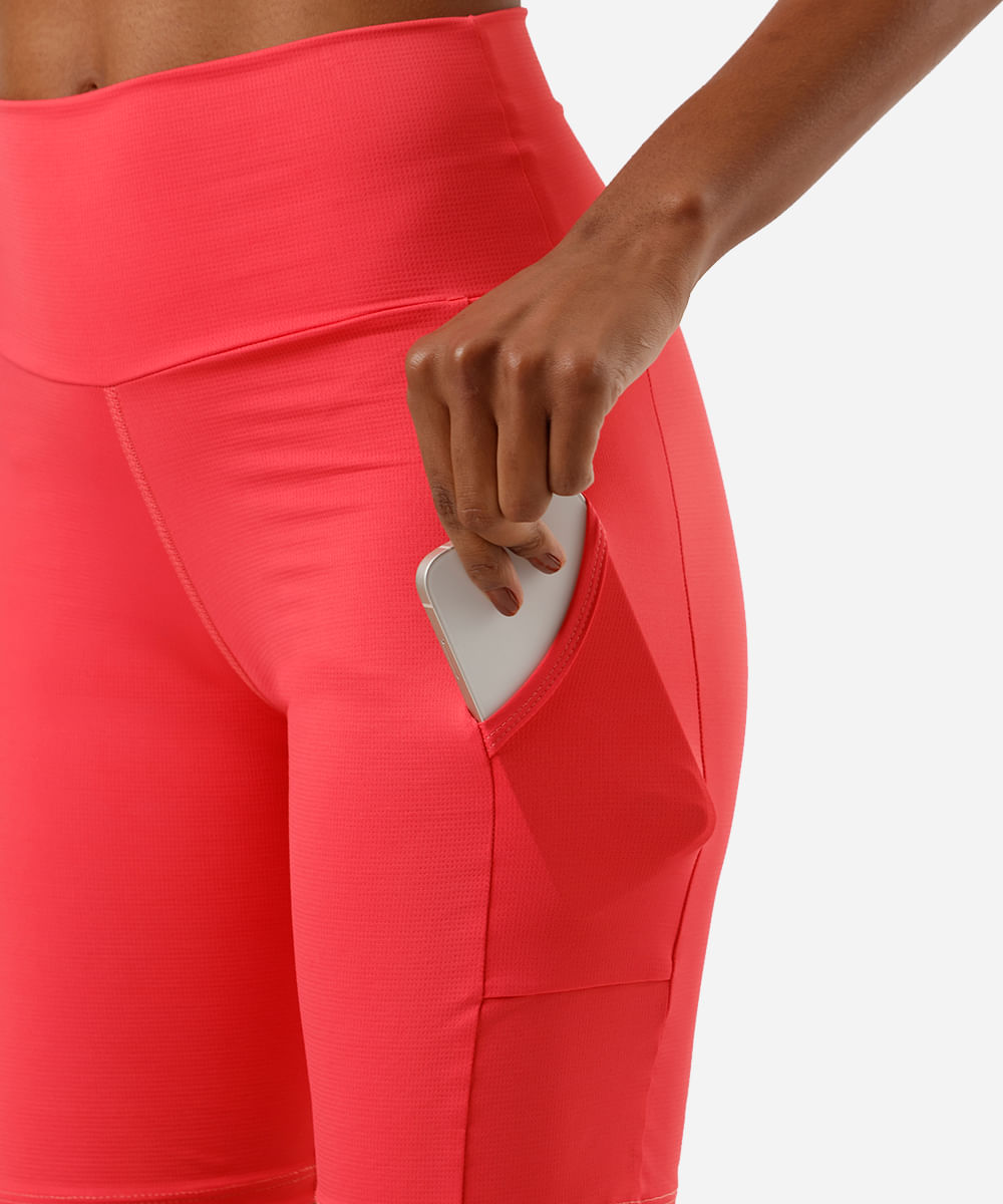 bermuda running feminina esportiva com bolsos e refletivos rosa