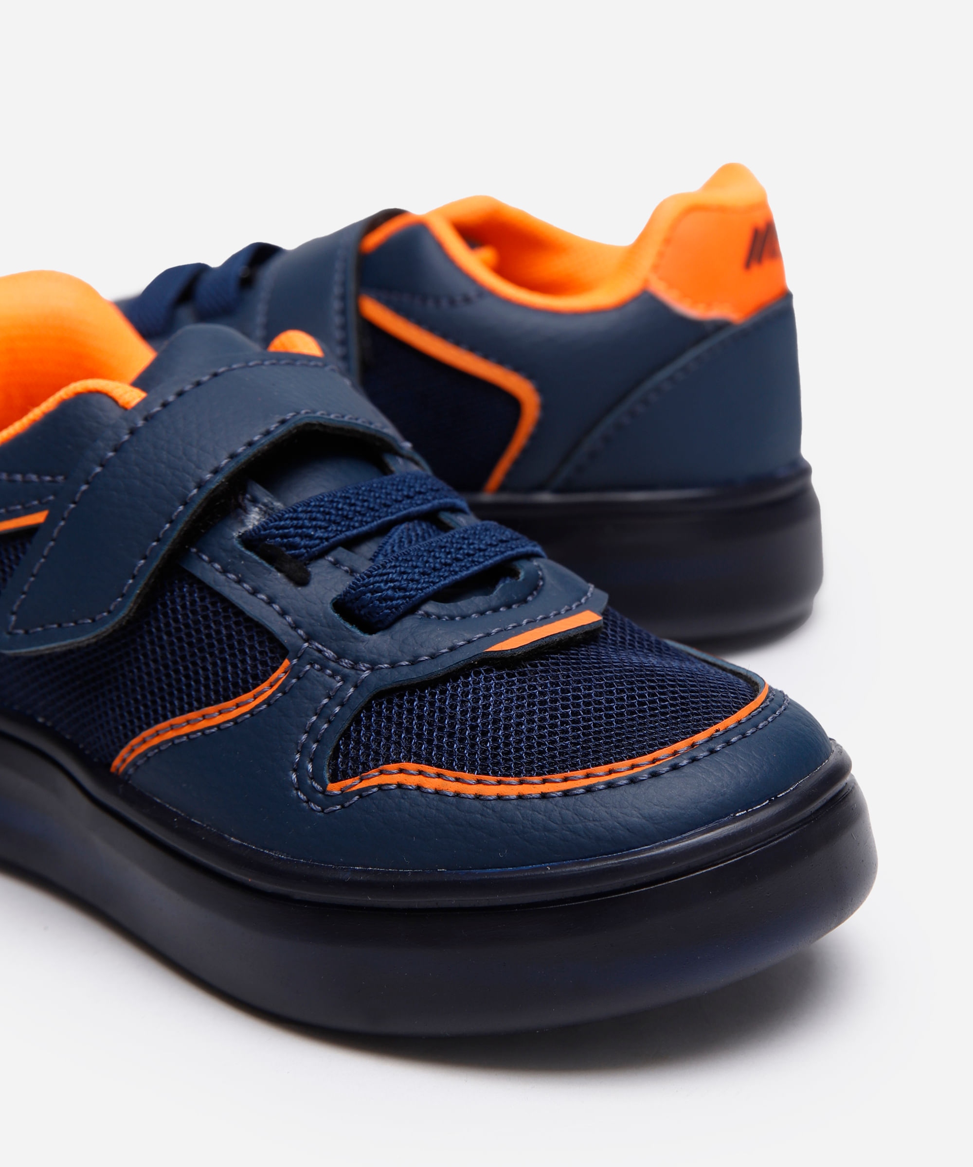 tênis infantil com velcro e luz azul
