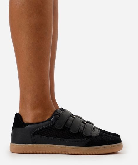 tênis casual com recortes e velcro preto