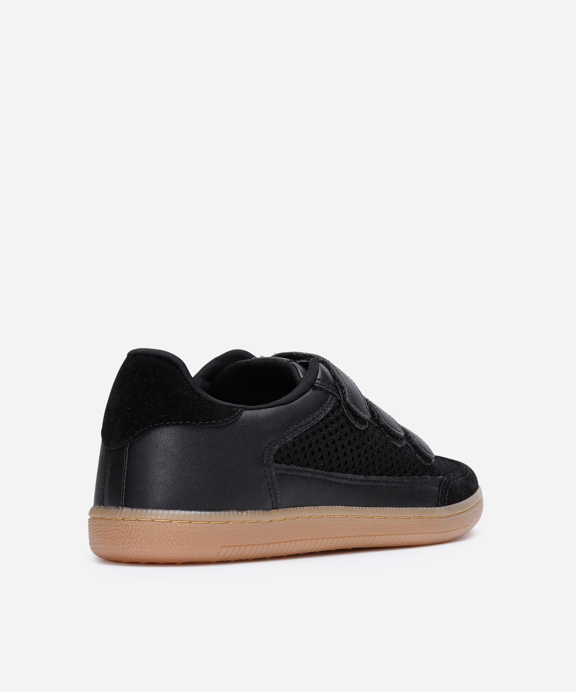 tênis casual com recortes e velcro preto