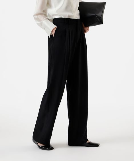 calça de alfaiataria feminina com viscose e pregas preta