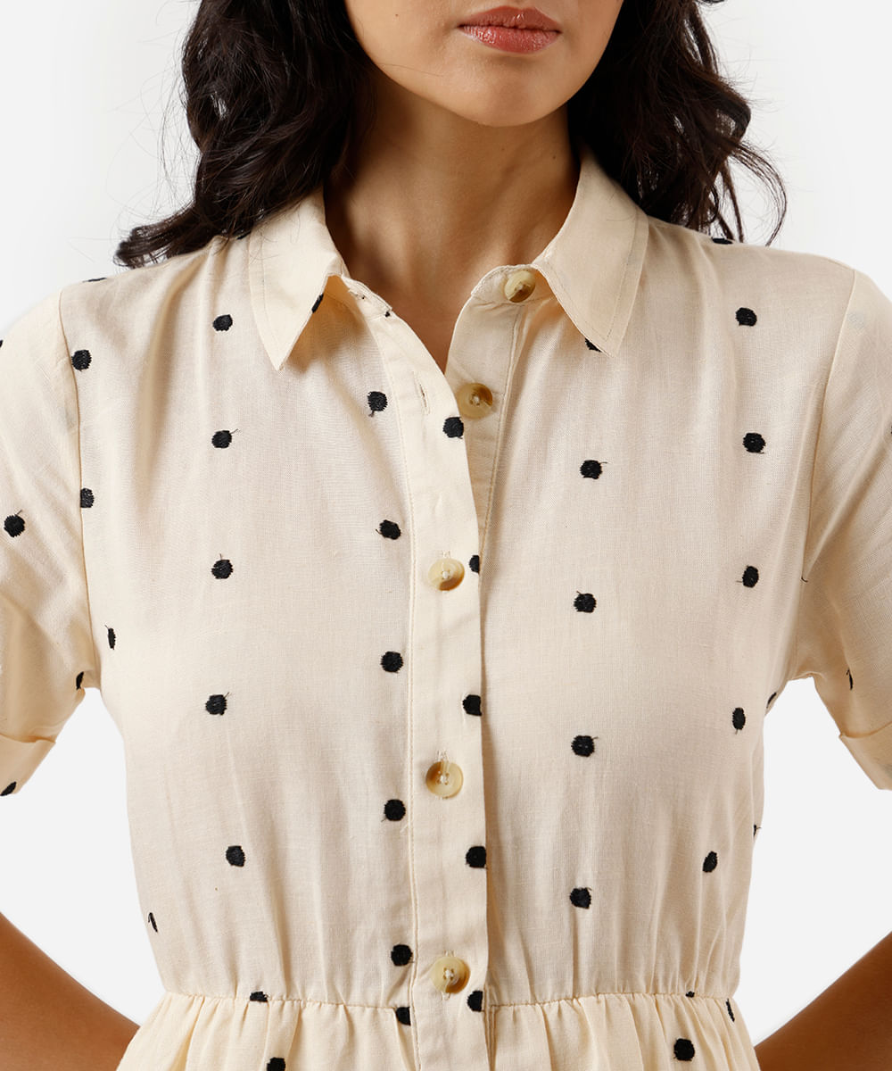 vestido curto chemise feminino com linho e recortes poá bege