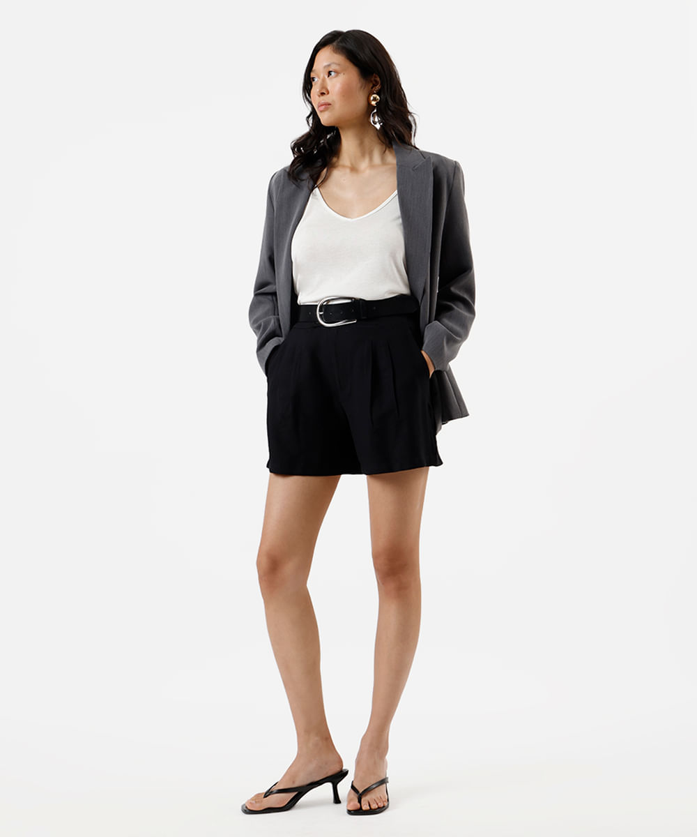 short de alfaiataria feminino com viscose e pregas preto