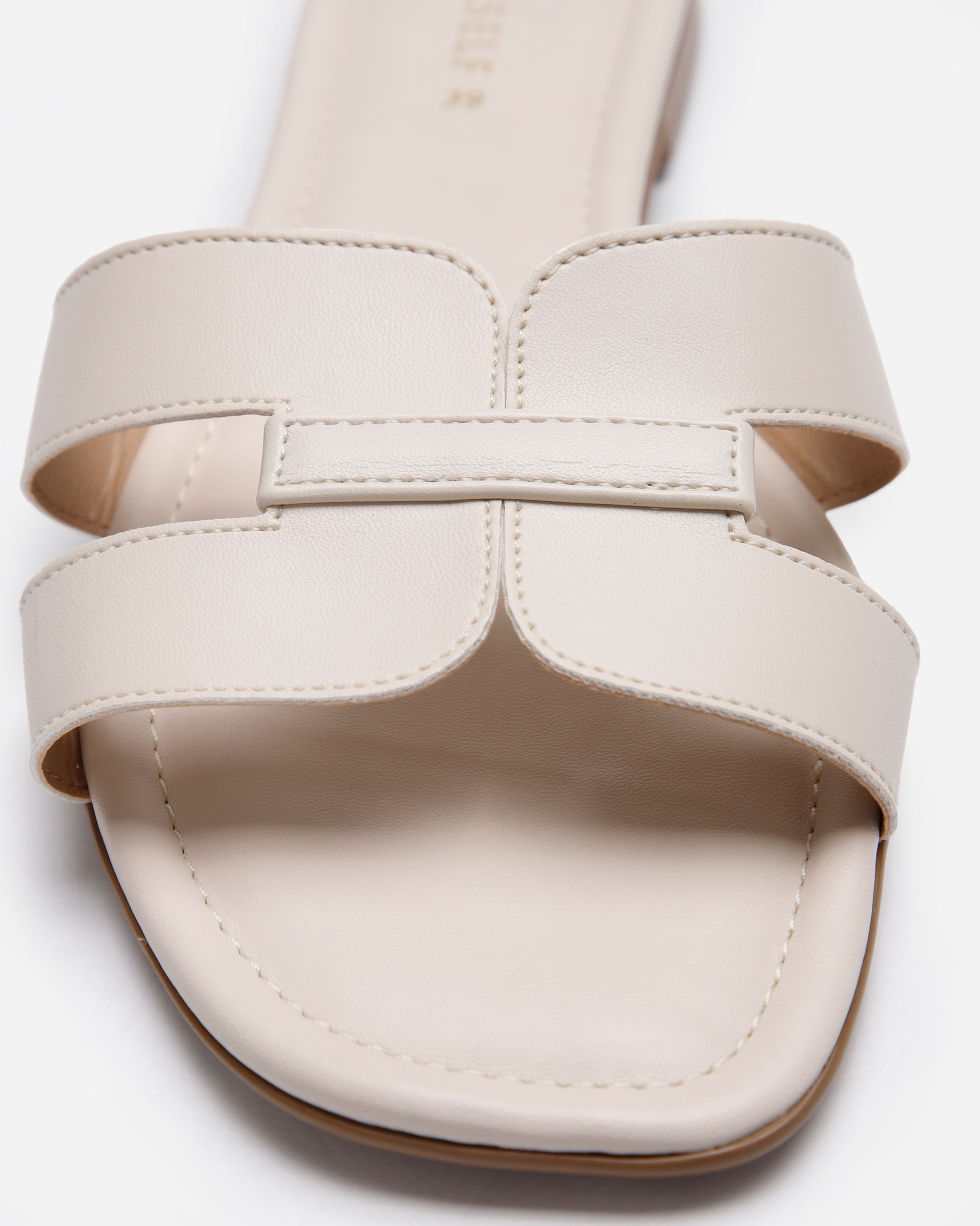 rasteirinha feminina com recorte oneself off white