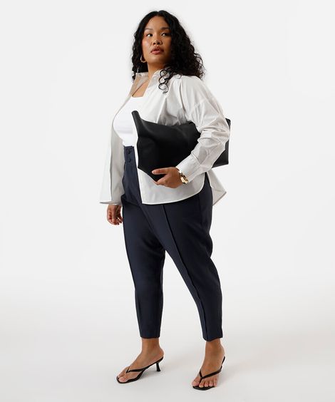 calça plus size de viscose cinza