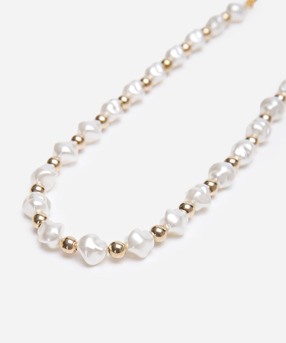 colar de pérolas orgânicas e miçangas dourado