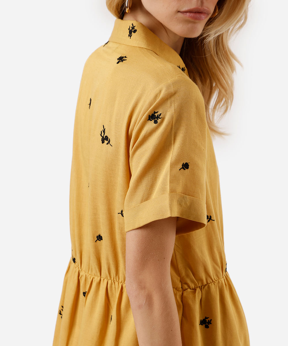 vestido curto feminino chemise bordado floral amarelo