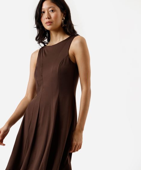 vestido curto evasê feminino decote redondo com recortes marrom