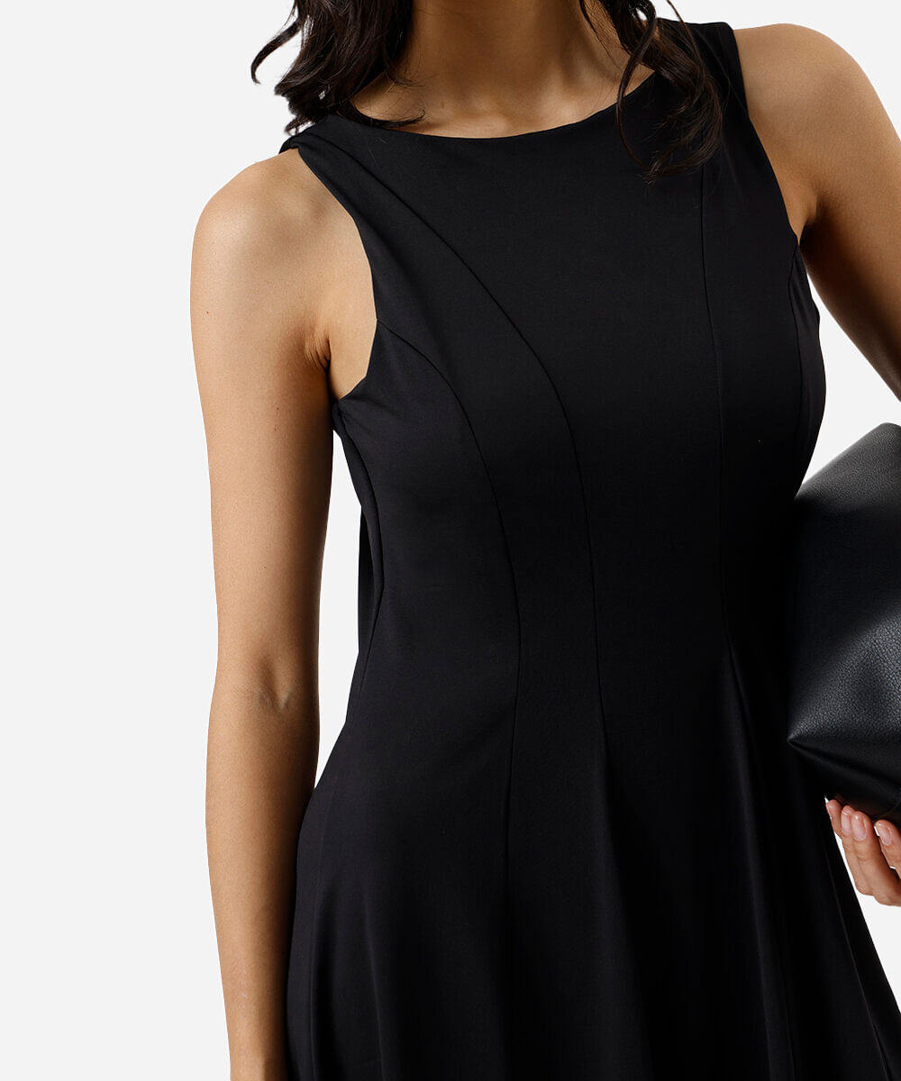 vestido curto evasê feminino decote redondo com recortes preto