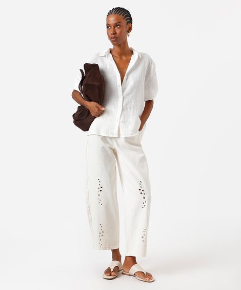 calça baggy feminina de sarja com bordado floral off white