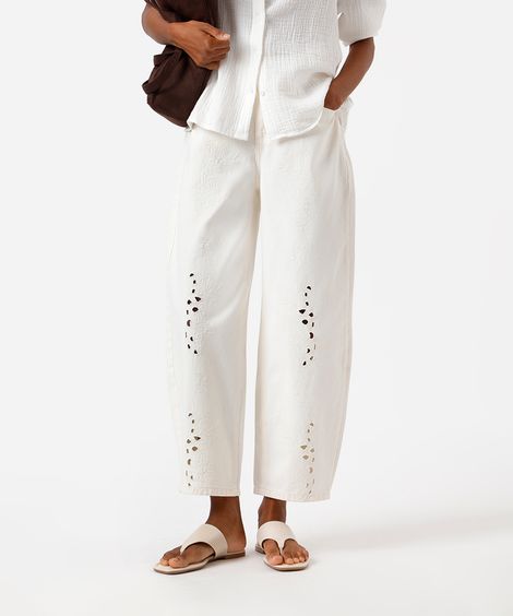 calça baggy feminina de sarja com bordado floral off white