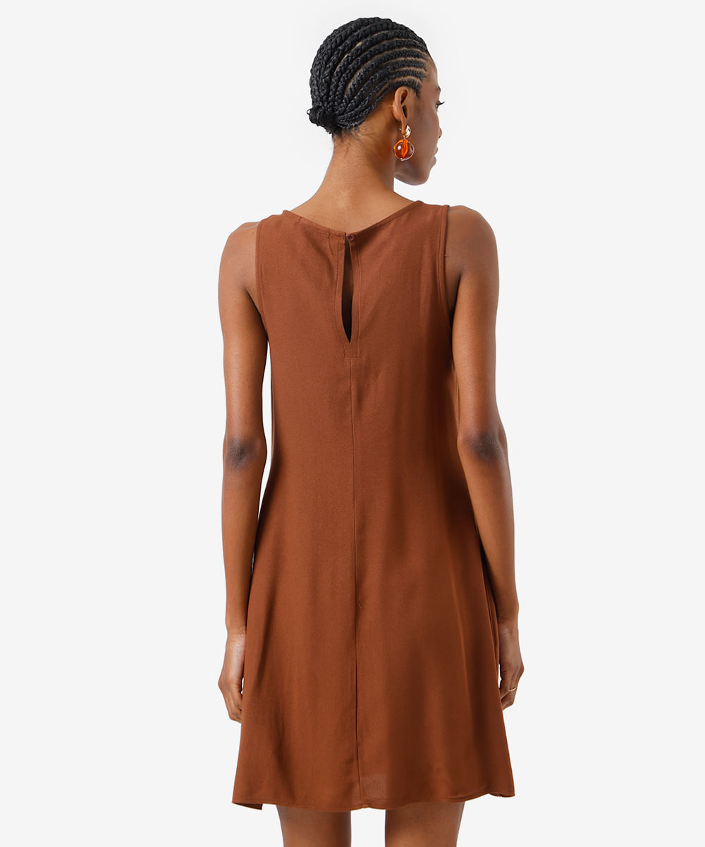 vestido curto feminino de viscose com bordado folhagem marrom