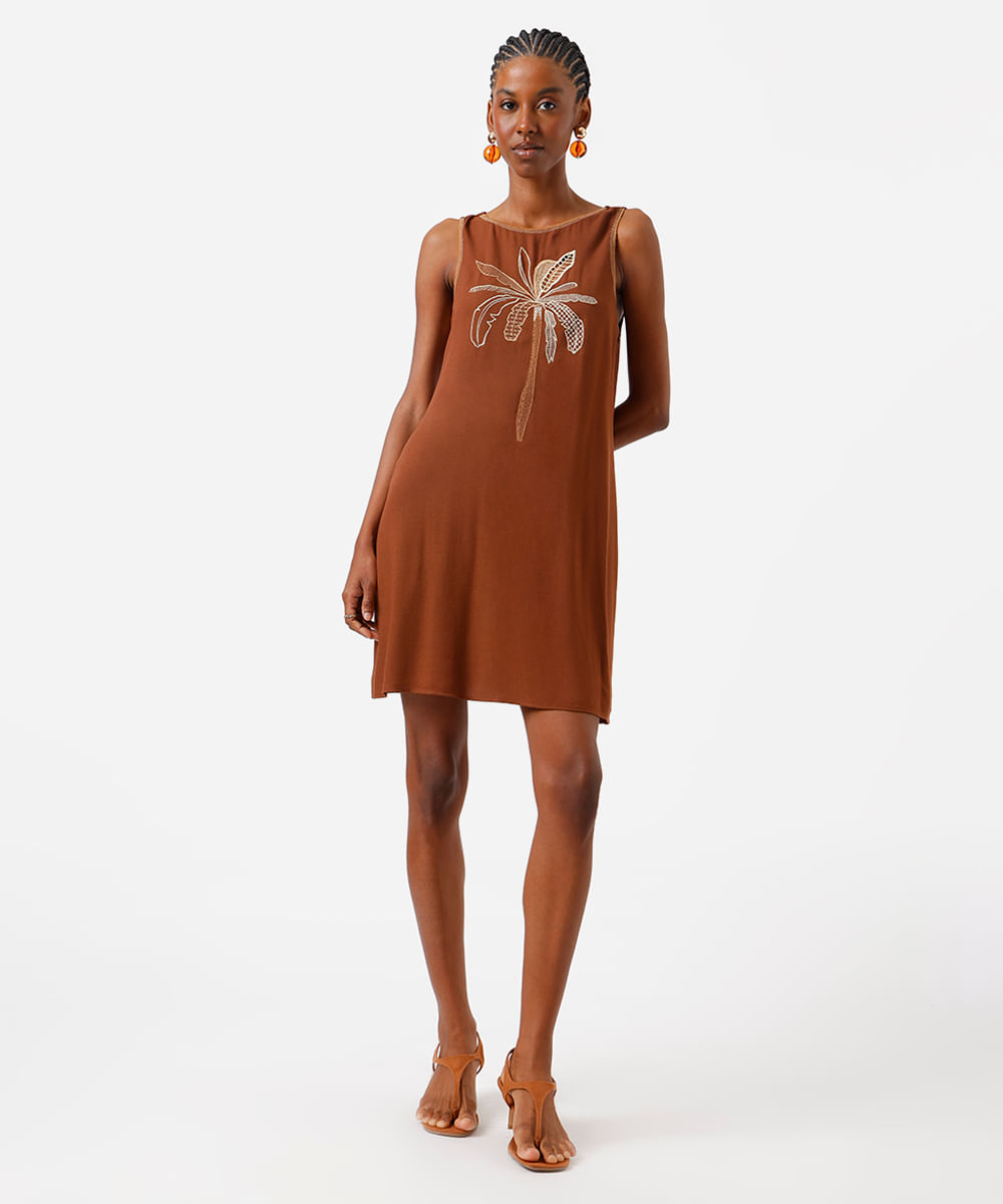 vestido curto feminino de viscose com bordado folhagem marrom