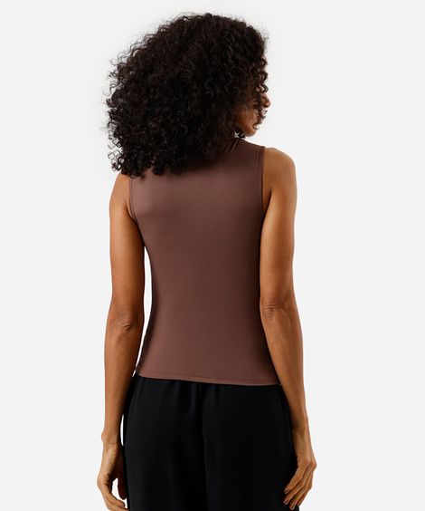 blusa feminina decote canoa franzida marrom